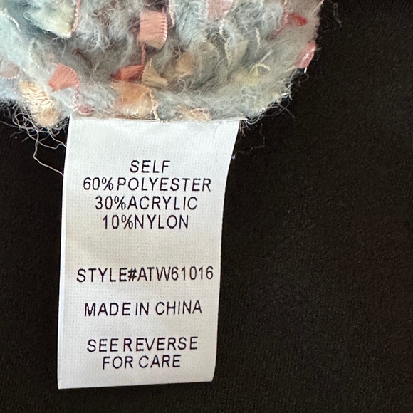 AndTheWhy Fuzzy Confetti Off Shoulder Popcorn Knit Sweater Sz M/L NWOT Cozycore - Picture 6 of 6